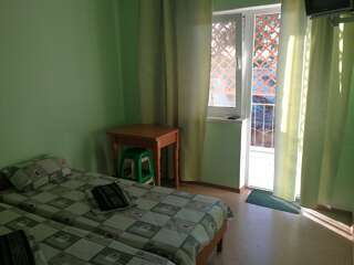 Гостиница Виноградная Лоза Евпатория Бюджетный трехместный номер-3